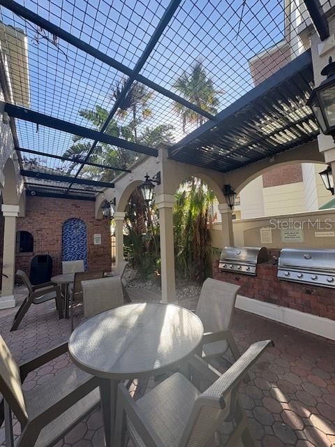 Под контрактом: $2,900 (2 спален, 2 ванн, 1245 Квадратных фут)