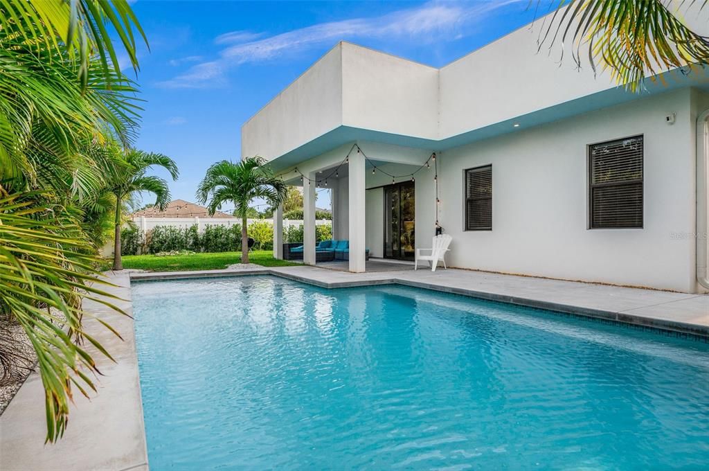 Active With Contract: $829,000 (3 beds, 2 baths, 1831 Square Feet)