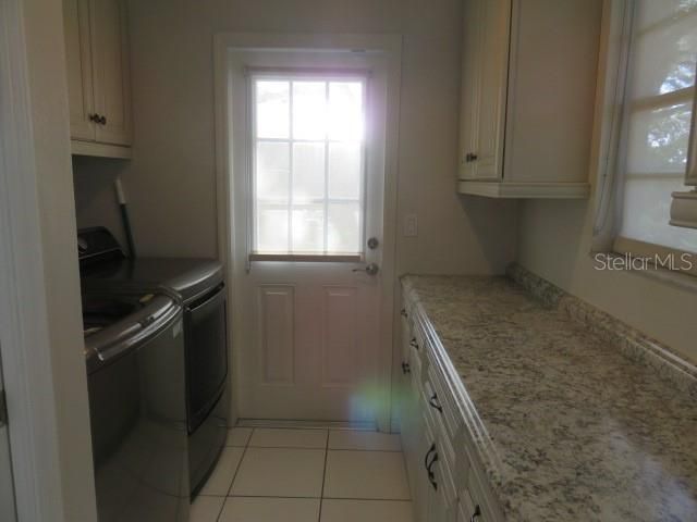 出租: $5,500 (4 贝兹, 2 浴室, 2663 平方英尺)