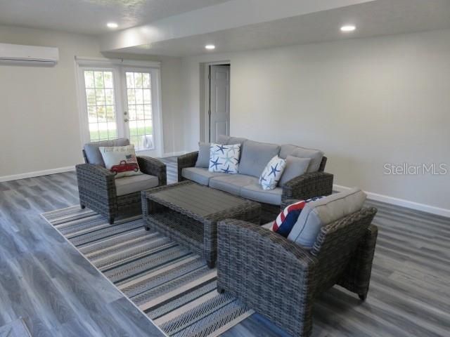 出租: $5,500 (4 贝兹, 2 浴室, 2663 平方英尺)