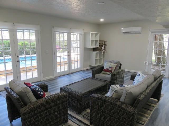 出租: $5,500 (4 贝兹, 2 浴室, 2663 平方英尺)