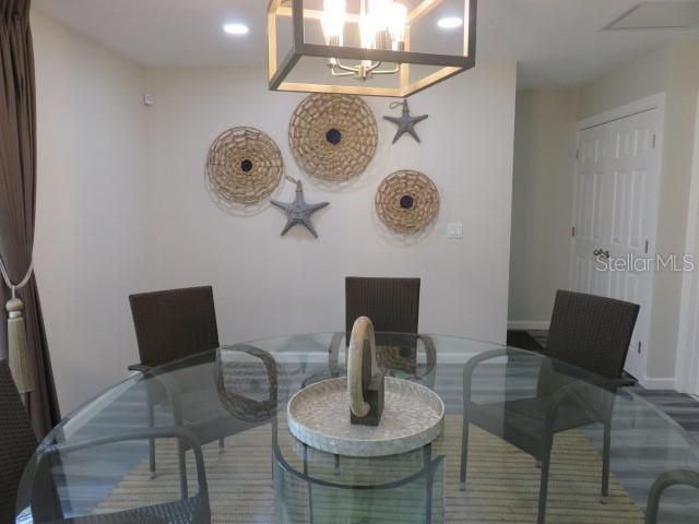 出租: $5,500 (4 贝兹, 2 浴室, 2663 平方英尺)