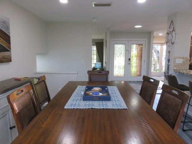 出租: $5,500 (4 贝兹, 2 浴室, 2663 平方英尺)