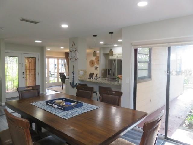 出租: $5,500 (4 贝兹, 2 浴室, 2663 平方英尺)