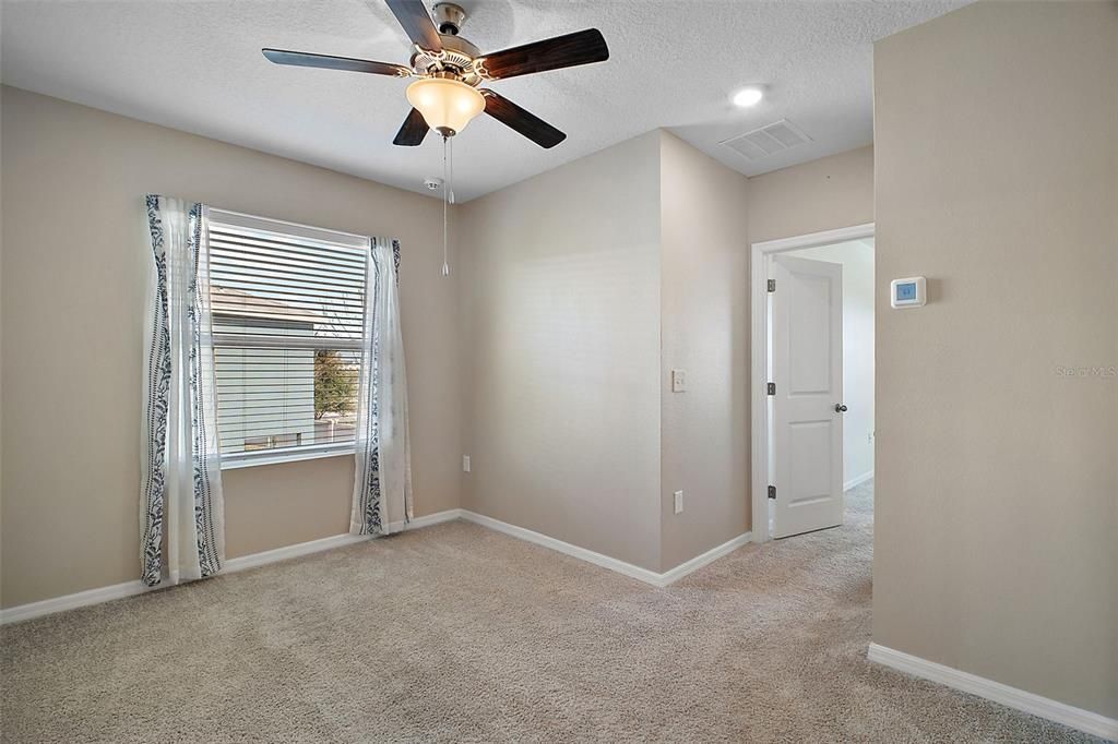 Activo con contrato: $225,000 (3 camas, 2 baños, 1812 Pies cuadrados)