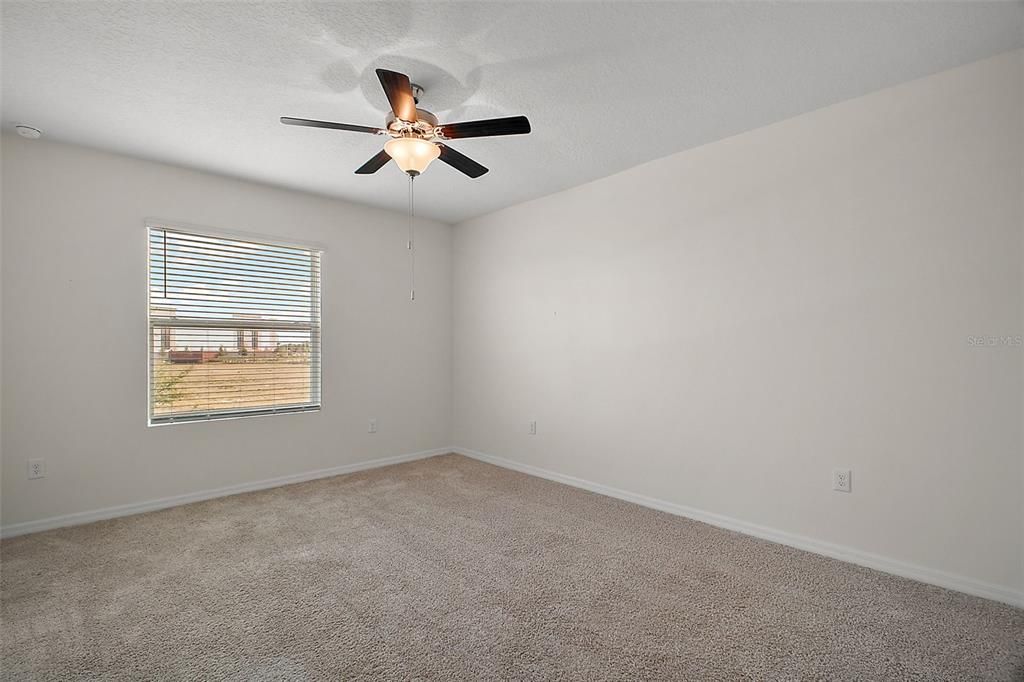 Activo con contrato: $225,000 (3 camas, 2 baños, 1812 Pies cuadrados)