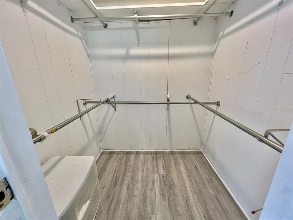 Active With Contract: $139,000 (2 beds, 2 baths, 1800 Square Feet)