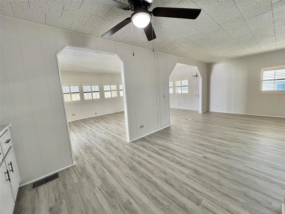 Active With Contract: $139,000 (2 beds, 2 baths, 1800 Square Feet)