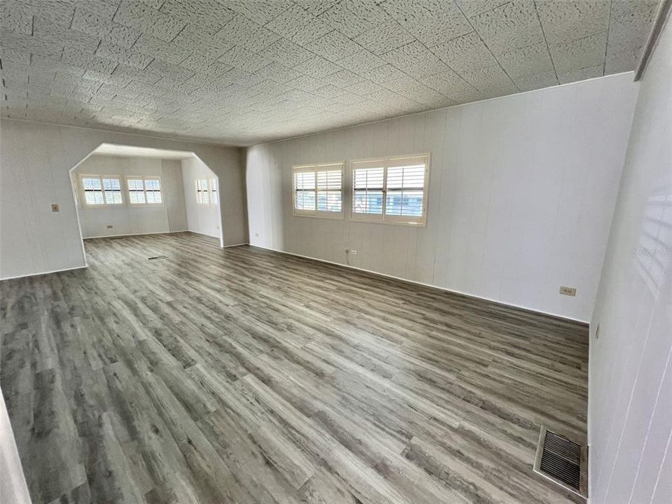 Active With Contract: $139,000 (2 beds, 2 baths, 1800 Square Feet)