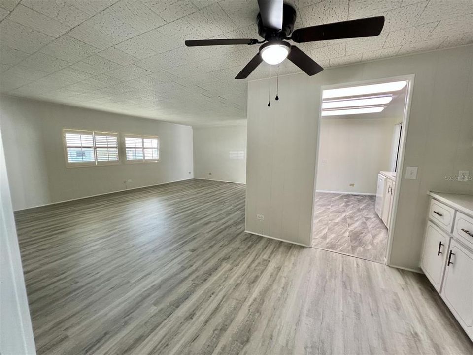 Active With Contract: $139,000 (2 beds, 2 baths, 1800 Square Feet)