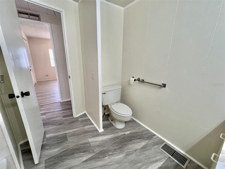 Active With Contract: $139,000 (2 beds, 2 baths, 1800 Square Feet)