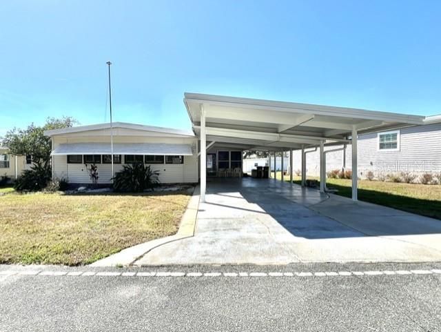 Active With Contract: $139,000 (2 beds, 2 baths, 1800 Square Feet)