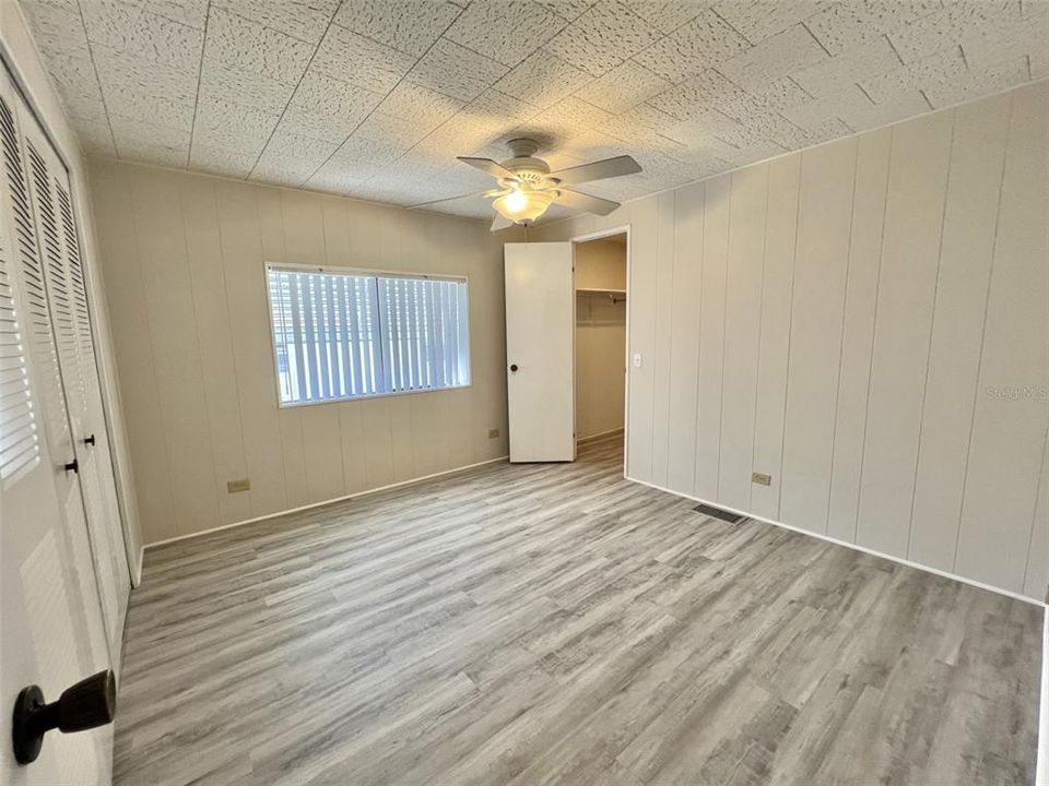 Active With Contract: $139,000 (2 beds, 2 baths, 1800 Square Feet)