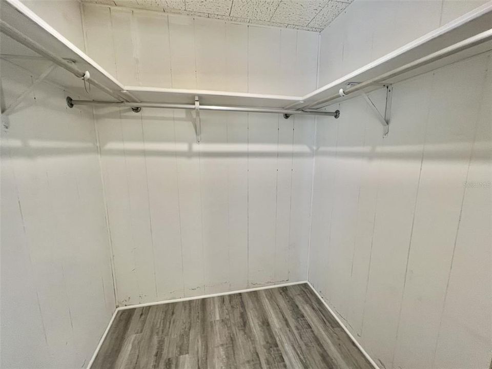 Active With Contract: $139,000 (2 beds, 2 baths, 1800 Square Feet)