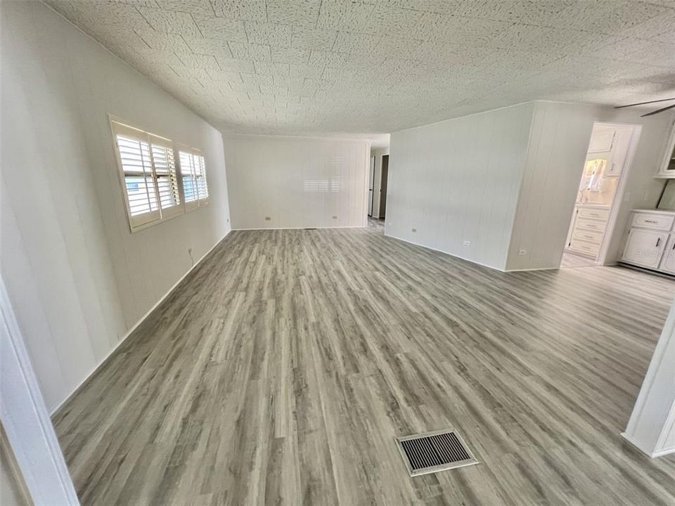 Active With Contract: $139,000 (2 beds, 2 baths, 1800 Square Feet)