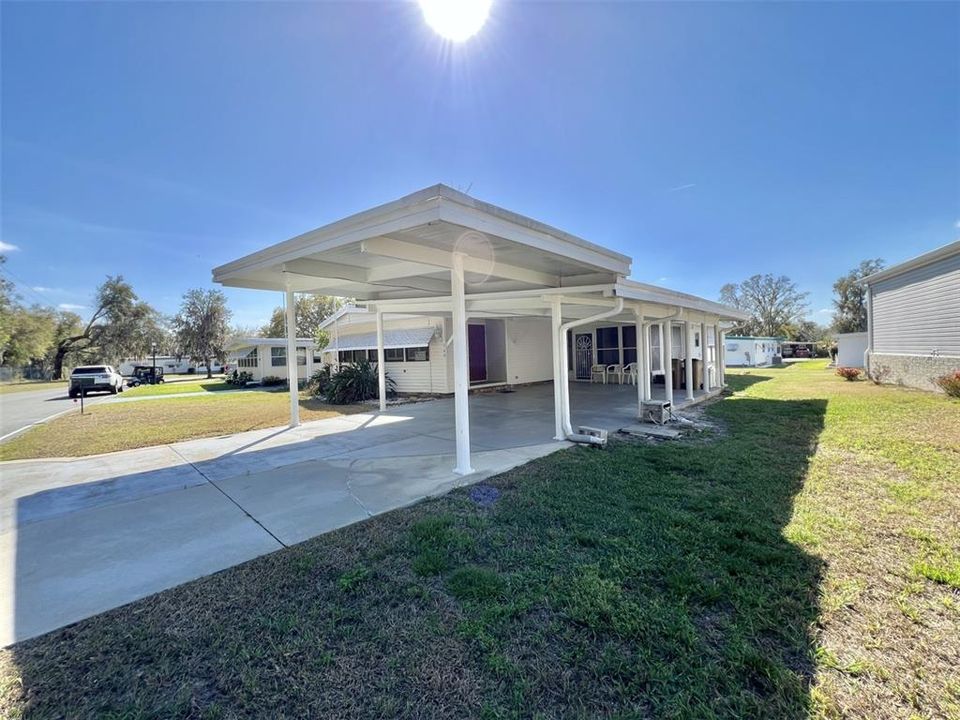 Active With Contract: $139,000 (2 beds, 2 baths, 1800 Square Feet)