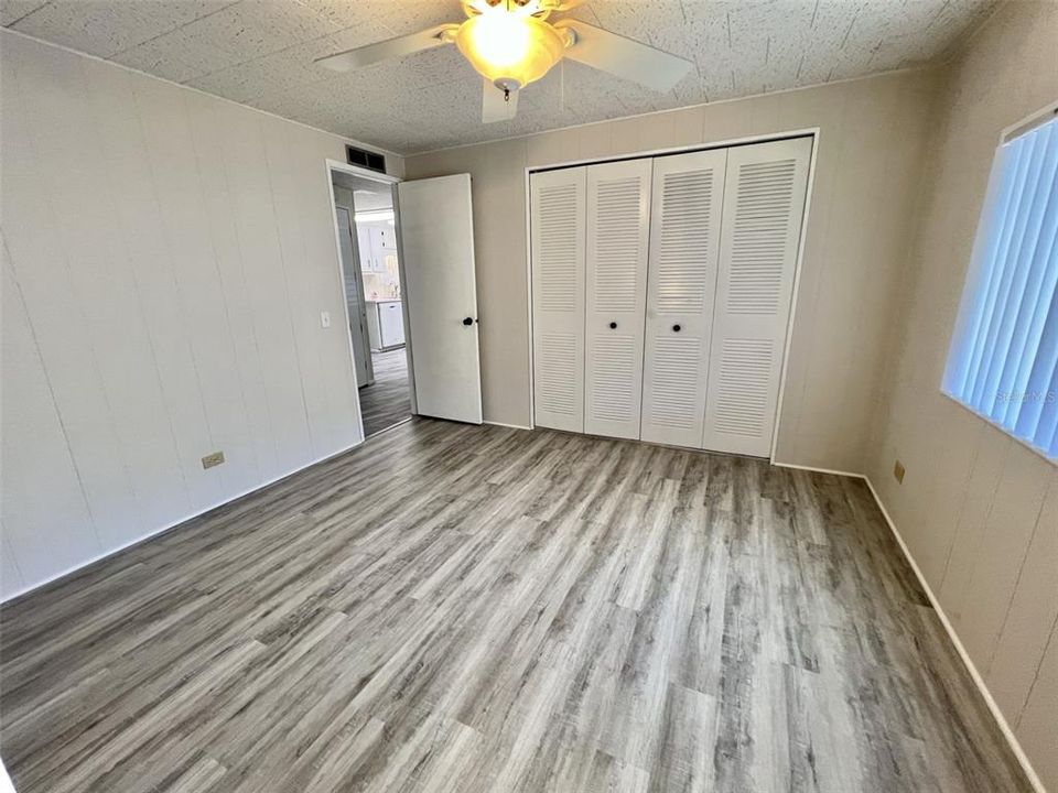 Active With Contract: $139,000 (2 beds, 2 baths, 1800 Square Feet)
