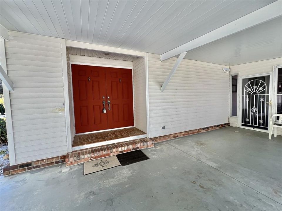 Active With Contract: $139,000 (2 beds, 2 baths, 1800 Square Feet)