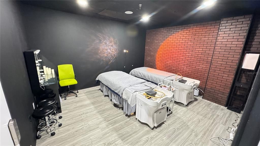 На продажу: $51,360 (0 спален, 0 ванн, 1370 Квадратных фут)