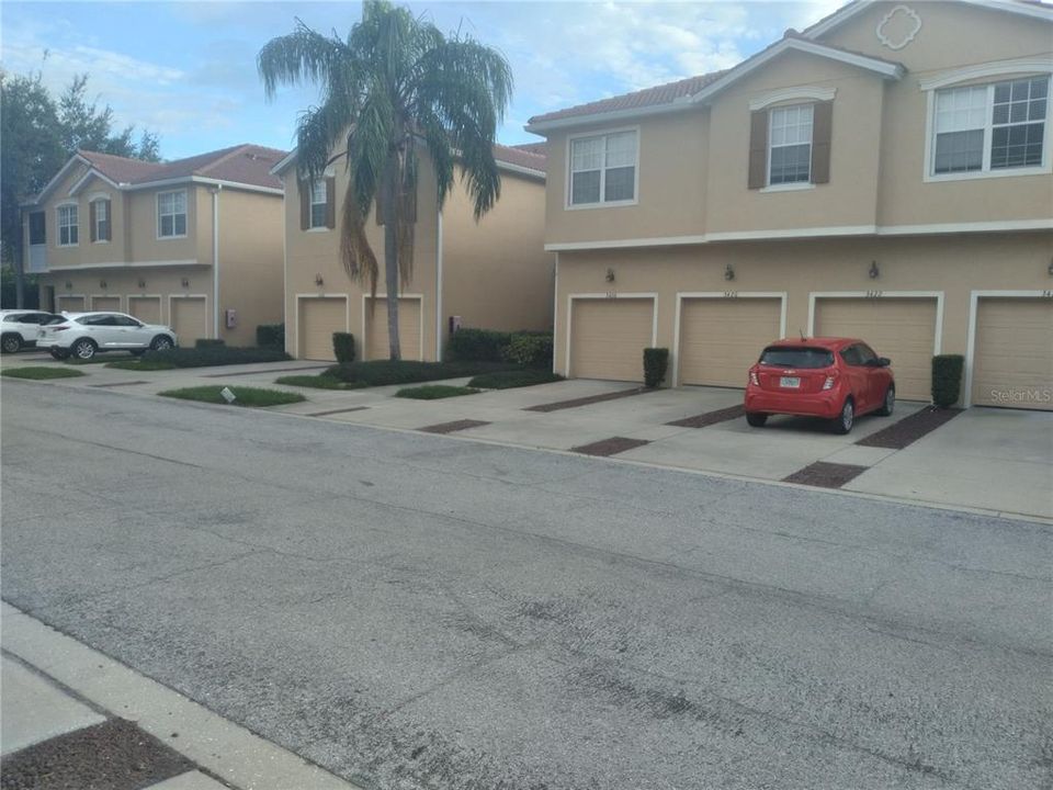 Recently Rented: $2,195 (3 beds, 2 baths, 1954 Square Feet)