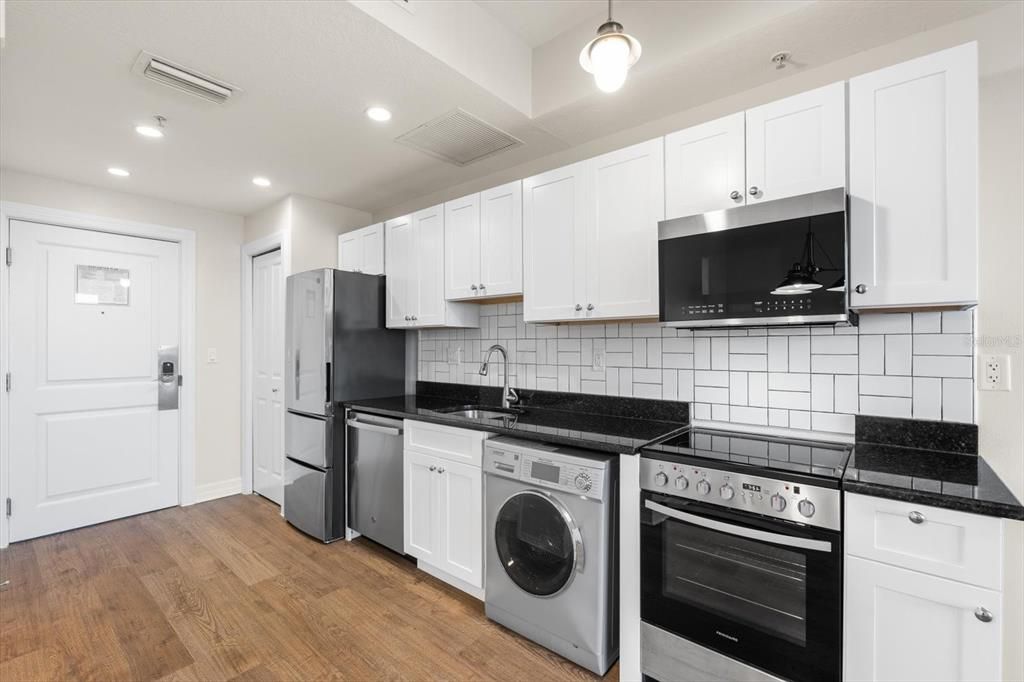 For Rent: $1,492 (1 beds, 1 baths, 651 Square Feet)