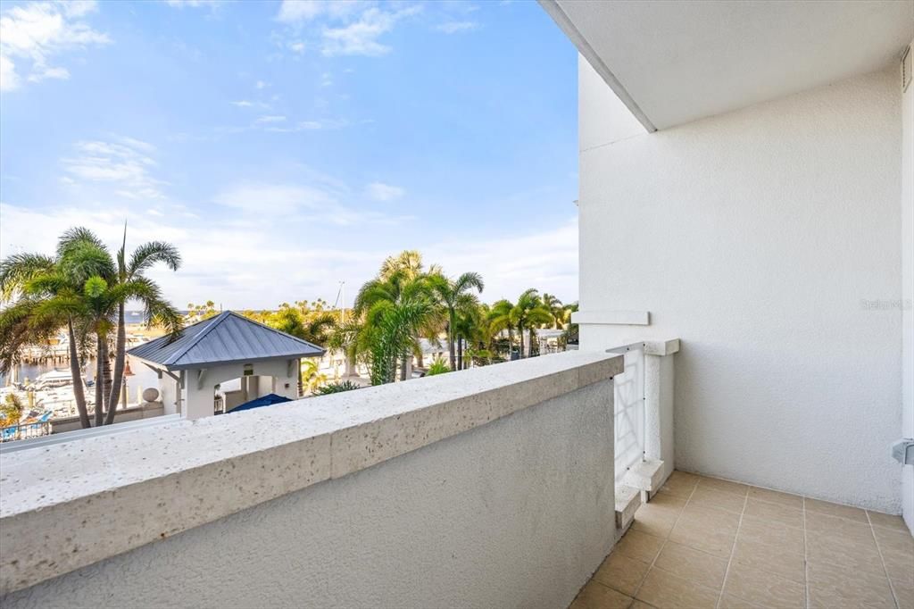 For Rent: $1,492 (1 beds, 1 baths, 651 Square Feet)