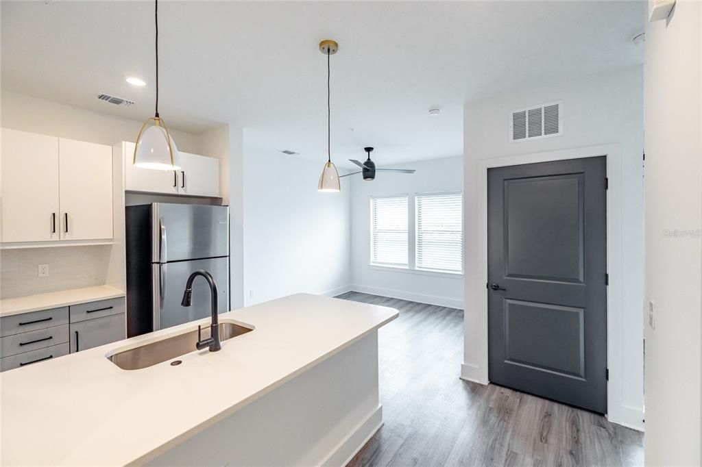 For Rent: $1,707 (0 beds, 1 baths, 604 Square Feet)