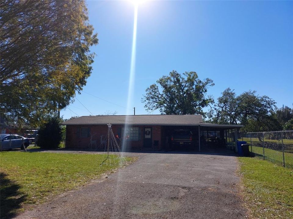 For Sale: $1,500,000 (2 beds, 1 baths, 952 Square Feet)