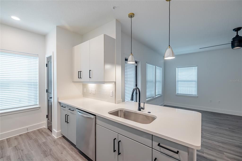 En Renta: $3,198 (3 camas, 3 baños, 1535 Pies cuadrados)