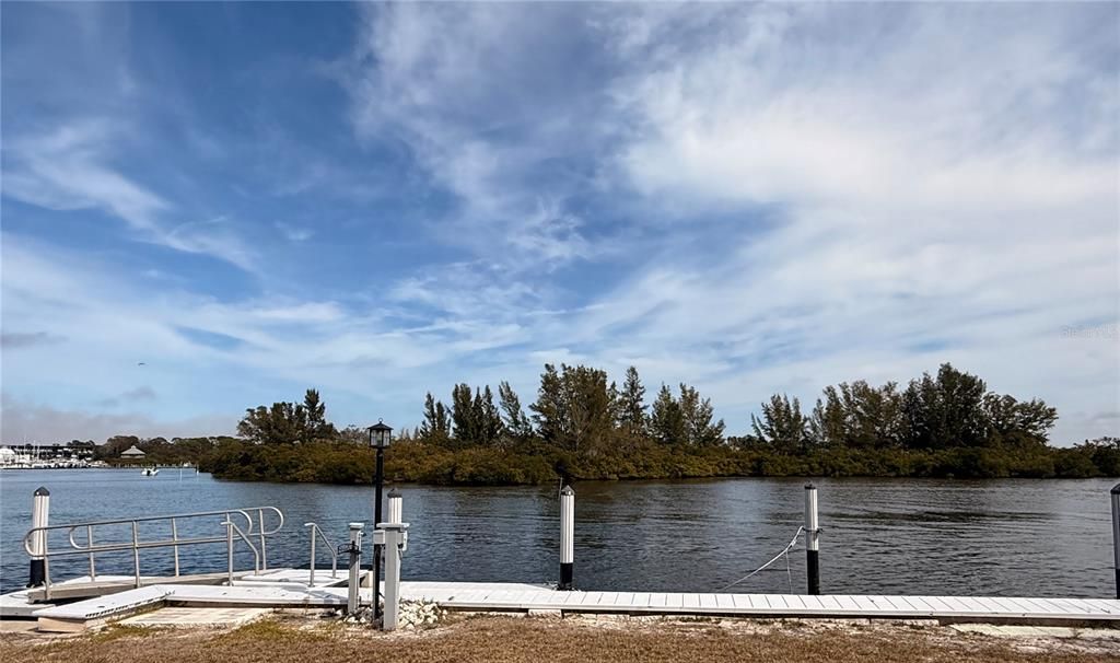 待售: $119,000 (7.24 acres)