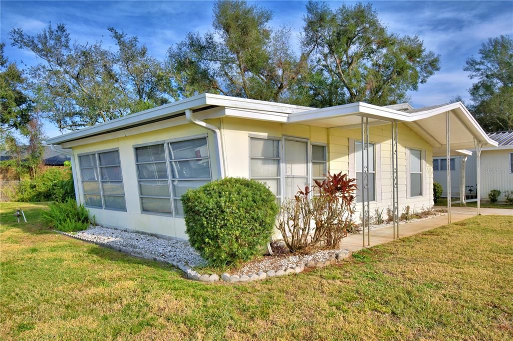 For Sale: $102,000 (2 beds, 2 baths, 1296 Square Feet)