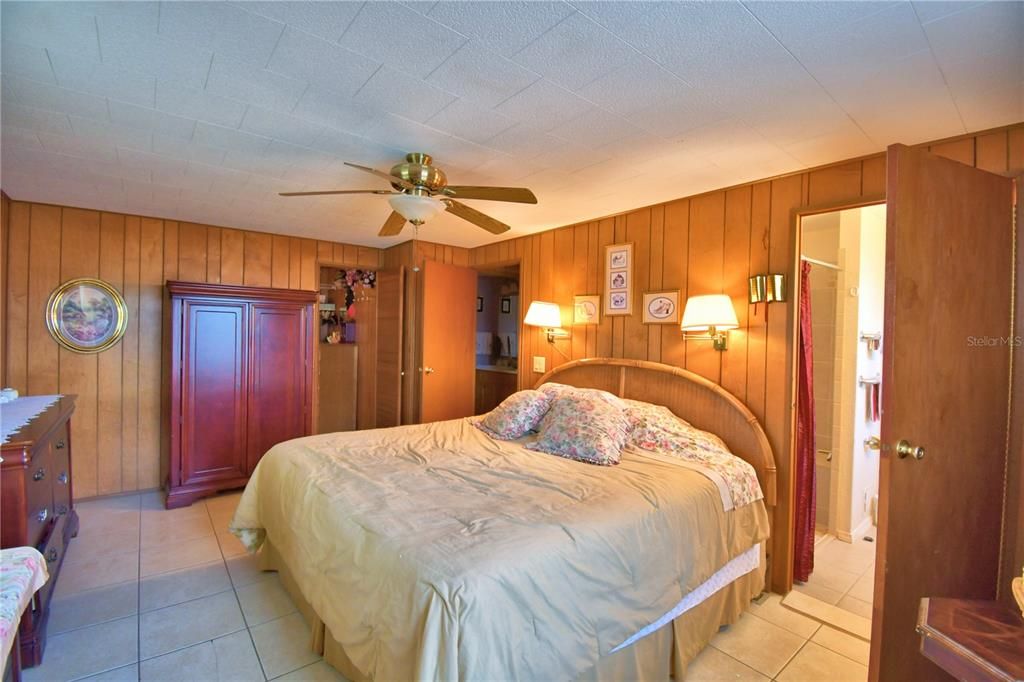 For Sale: $102,000 (2 beds, 2 baths, 1296 Square Feet)