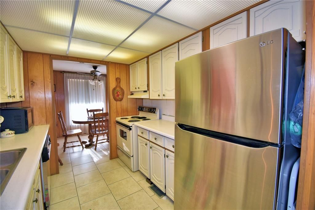 For Sale: $102,000 (2 beds, 2 baths, 1296 Square Feet)