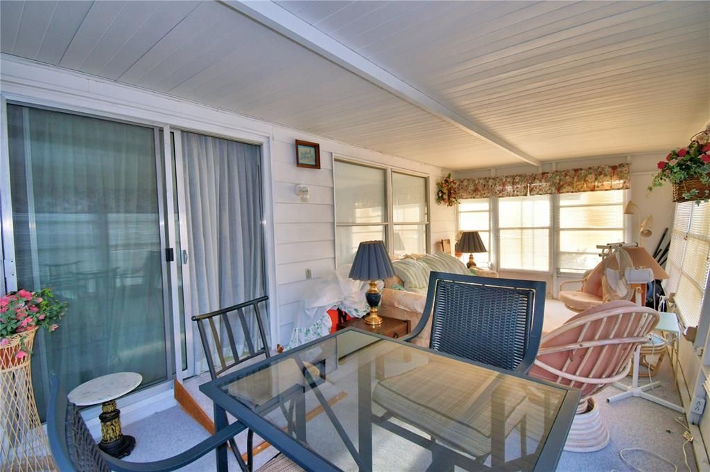 For Sale: $102,000 (2 beds, 2 baths, 1296 Square Feet)