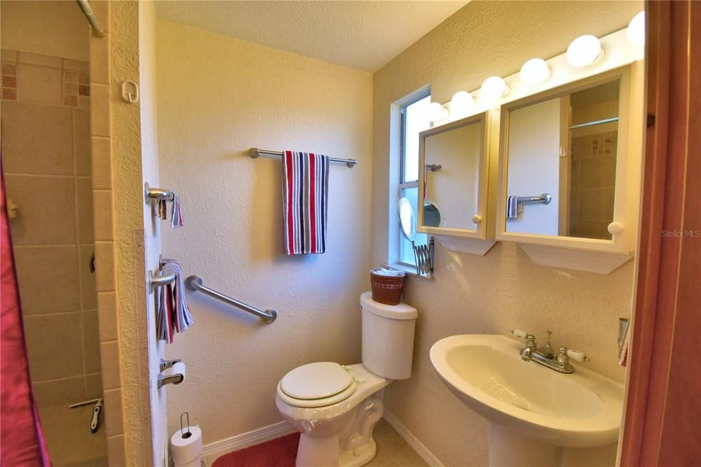 For Sale: $102,000 (2 beds, 2 baths, 1296 Square Feet)