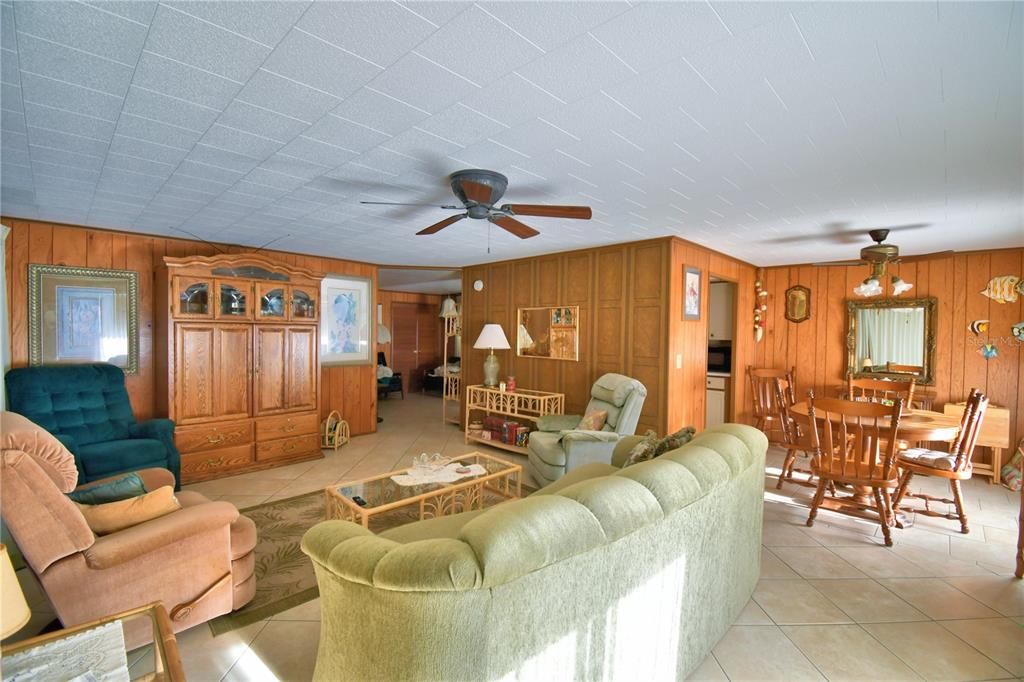 For Sale: $102,000 (2 beds, 2 baths, 1296 Square Feet)