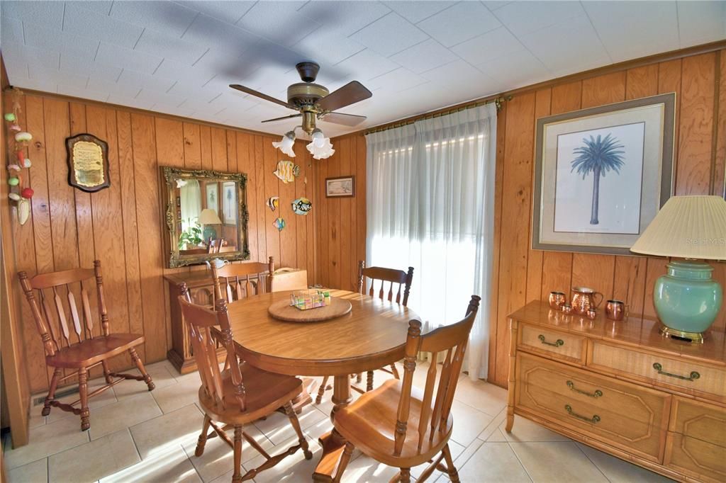 For Sale: $102,000 (2 beds, 2 baths, 1296 Square Feet)