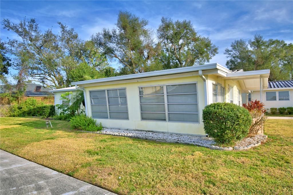 For Sale: $102,000 (2 beds, 2 baths, 1296 Square Feet)