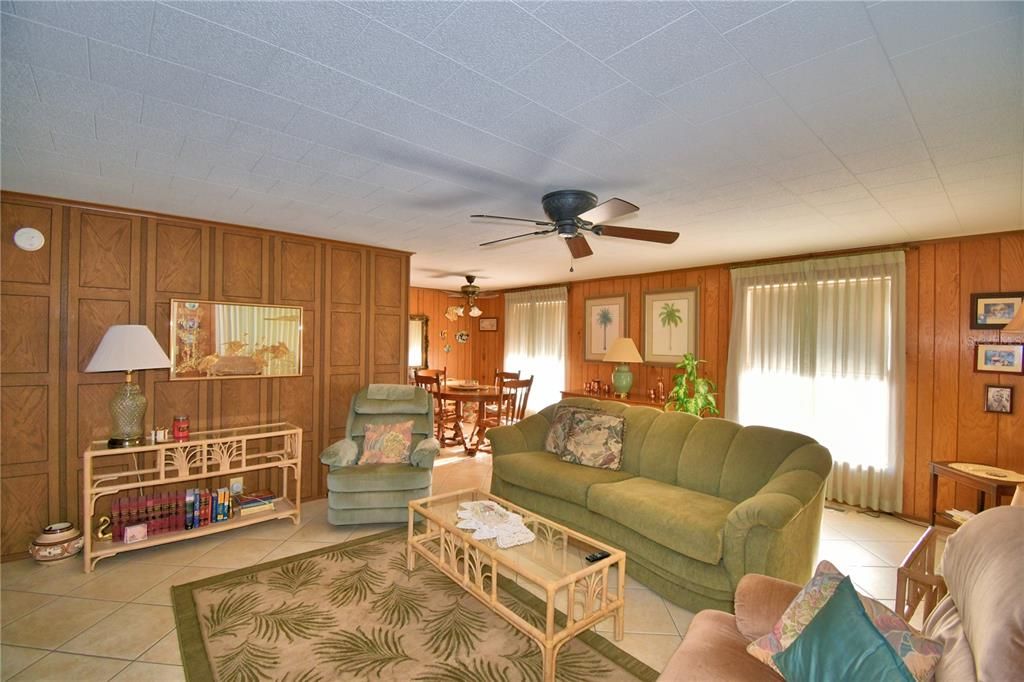 For Sale: $102,000 (2 beds, 2 baths, 1296 Square Feet)