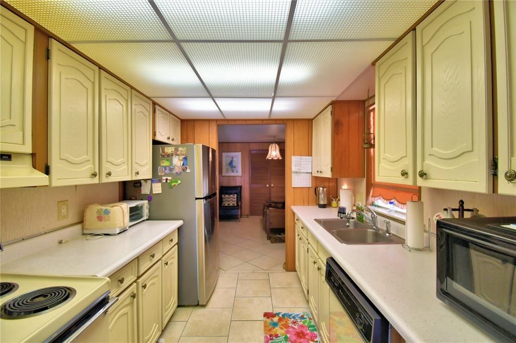 For Sale: $102,000 (2 beds, 2 baths, 1296 Square Feet)