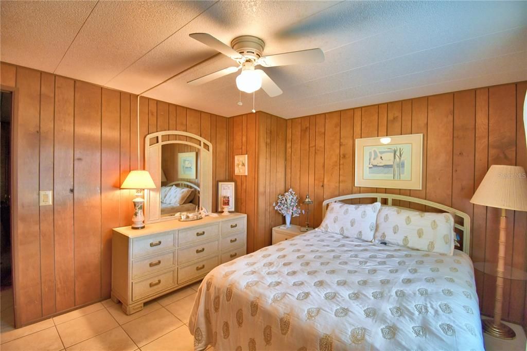 For Sale: $102,000 (2 beds, 2 baths, 1296 Square Feet)