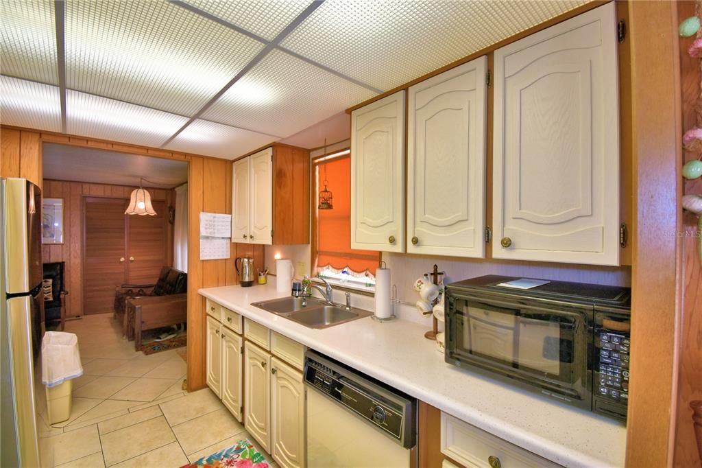 For Sale: $102,000 (2 beds, 2 baths, 1296 Square Feet)
