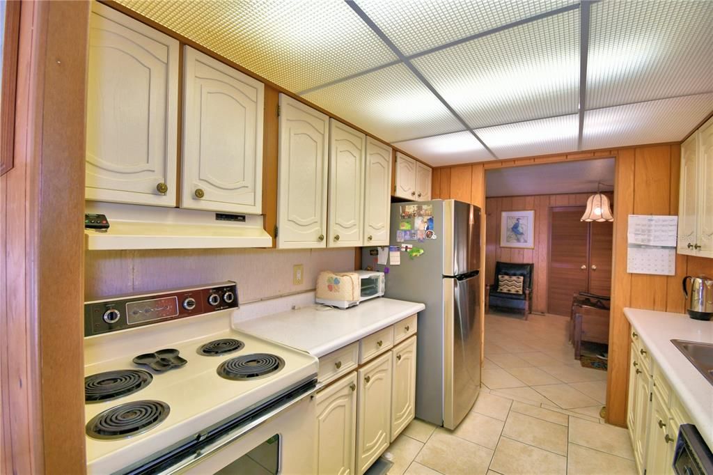 For Sale: $102,000 (2 beds, 2 baths, 1296 Square Feet)