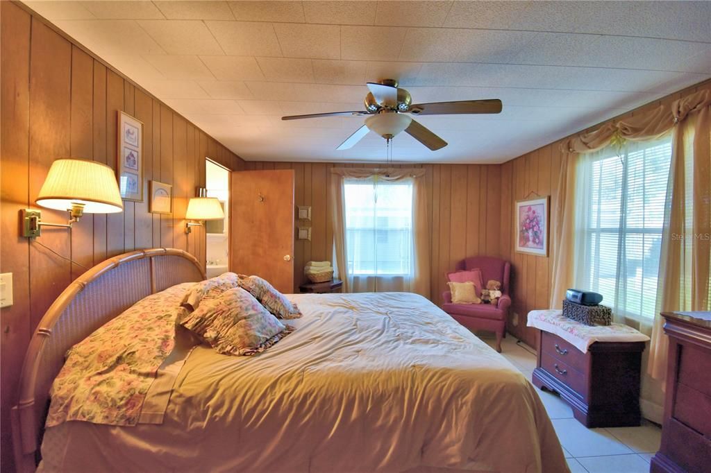 For Sale: $102,000 (2 beds, 2 baths, 1296 Square Feet)