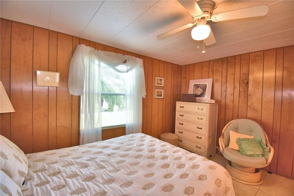 For Sale: $102,000 (2 beds, 2 baths, 1296 Square Feet)