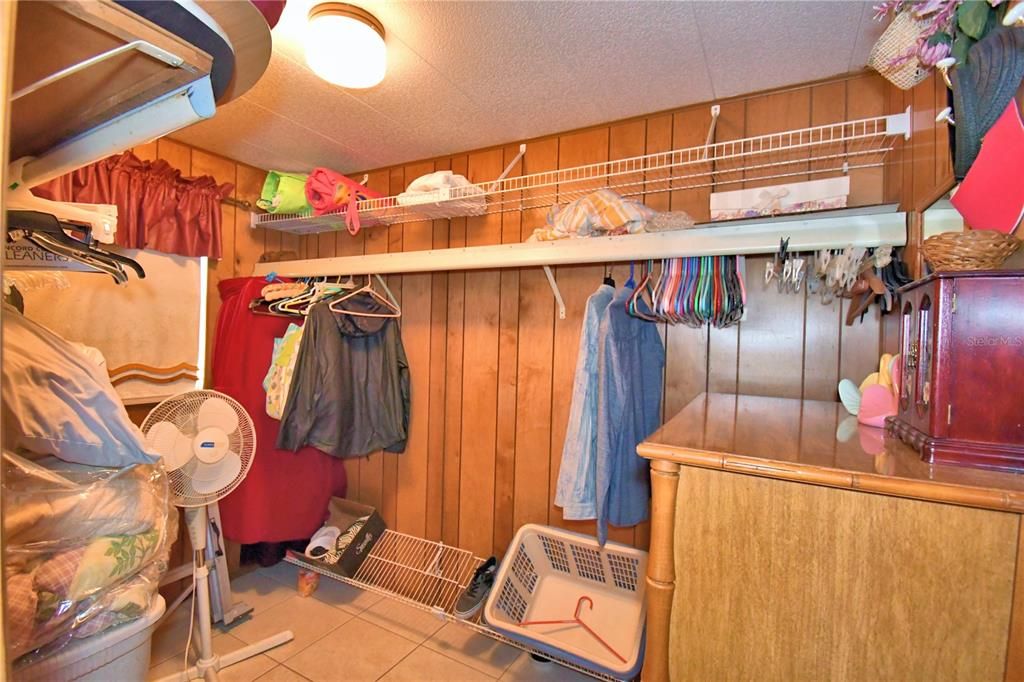 For Sale: $102,000 (2 beds, 2 baths, 1296 Square Feet)