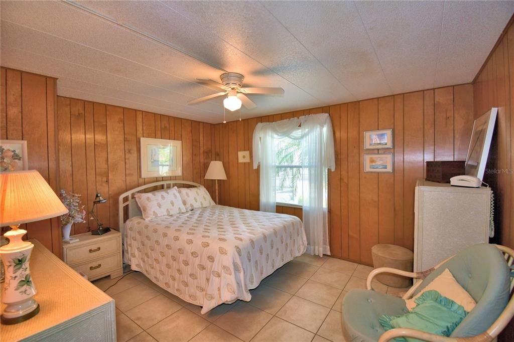 For Sale: $102,000 (2 beds, 2 baths, 1296 Square Feet)