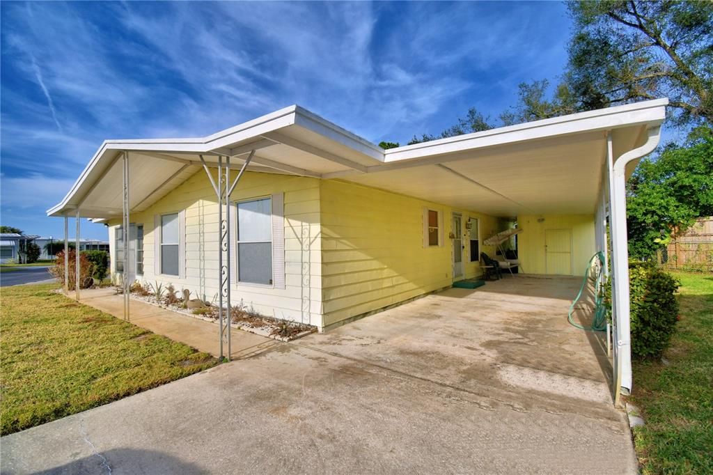 For Sale: $102,000 (2 beds, 2 baths, 1296 Square Feet)