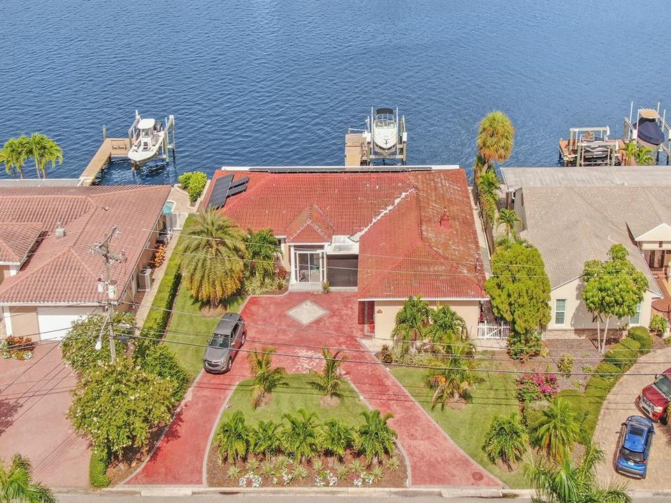 For Sale: $2,590,000 (4 beds, 3 baths, 2420 Square Feet)