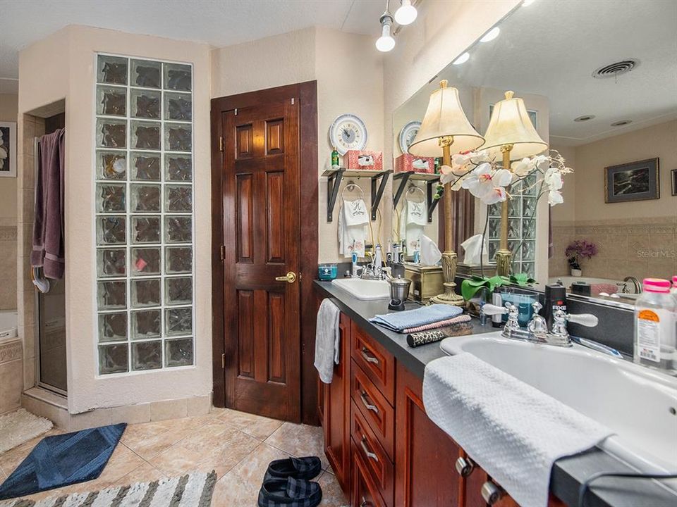 For Sale: $2,590,000 (4 beds, 3 baths, 2420 Square Feet)